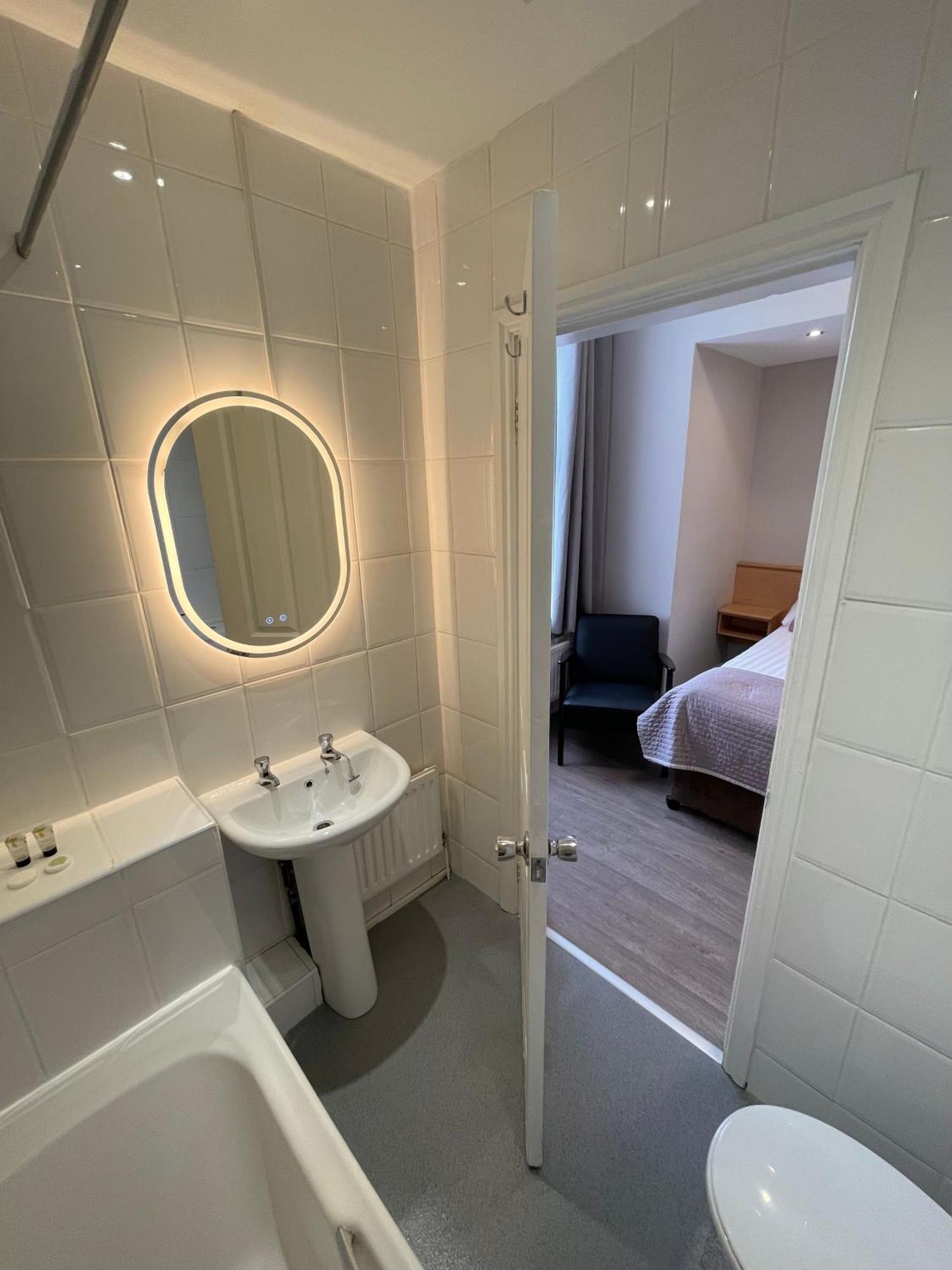 The Westlynne Hotel & Apartments Manchester Bagian luar foto